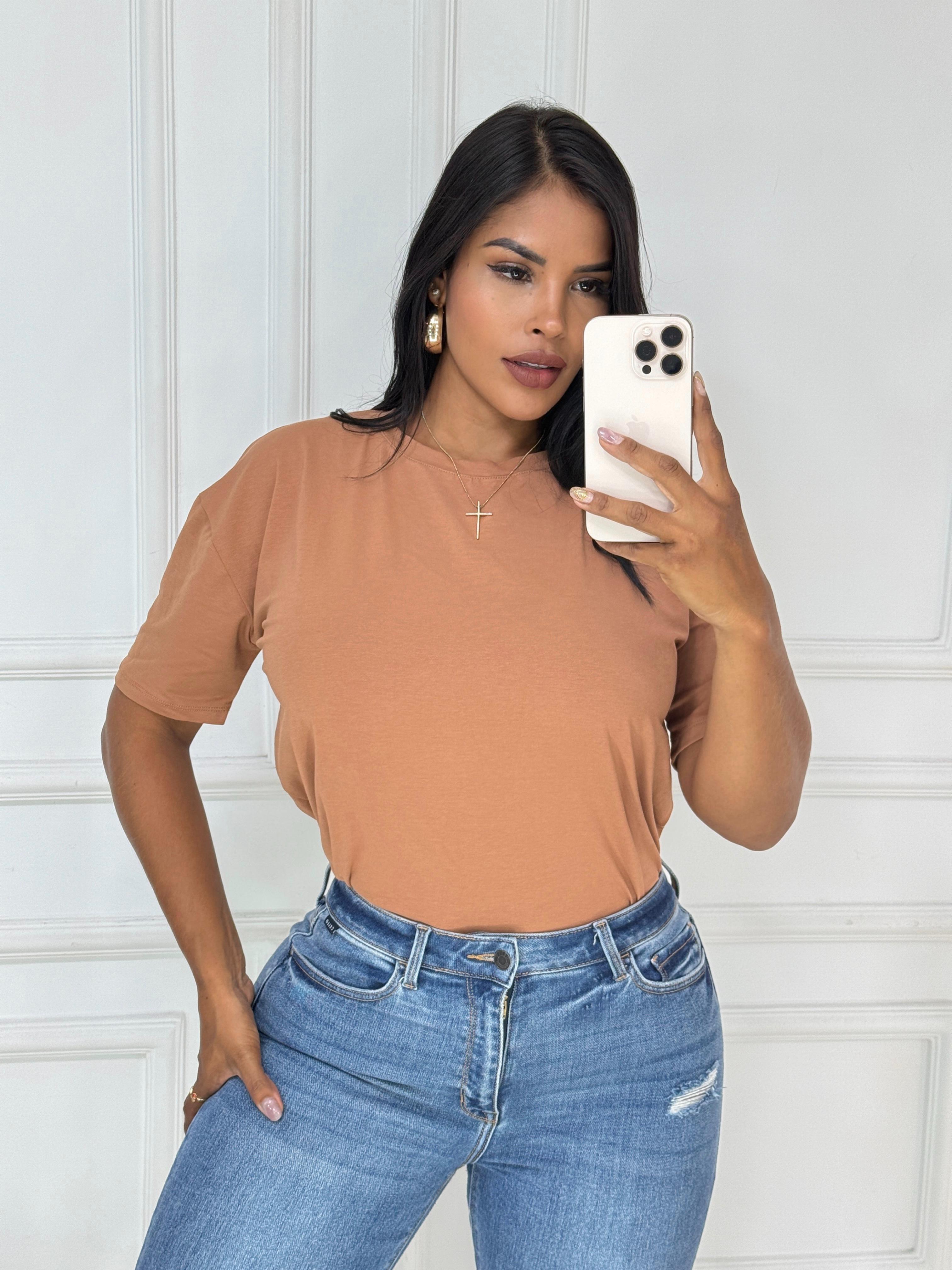 CAMISETA OVERSIZE ABERTURA POSTERIOR
