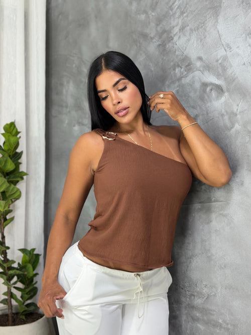 BLUSA CON ASESORIO